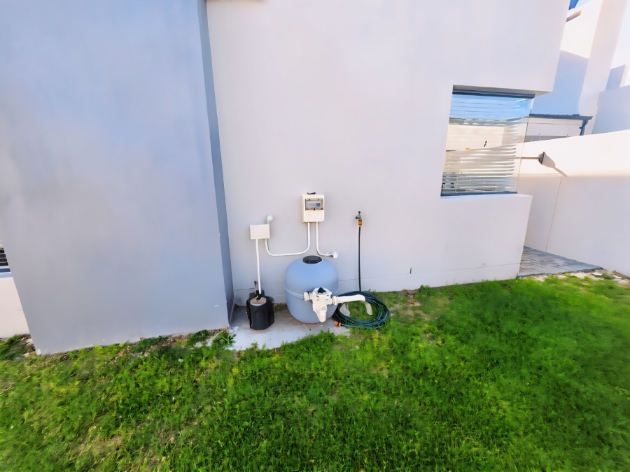 To Let 4 Bedroom Property for Rent in Sandown Western Cape